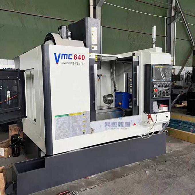 Piccolo VMC640 Macchina per centro di lavorazione verticale CNC a quattro assi 0