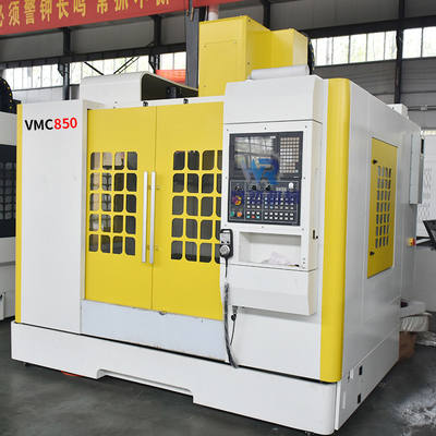 Un CNC di macinazione verticale di 3 assi che elabora i distributori commerciali concentrare VMC850 della macchina con il regolatore di FNK