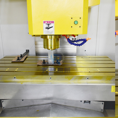 Centro di lavorazione verticale VMC1370 di asse di Vmc Drilling Machine 4 del regolatore di Fanuc nuovo